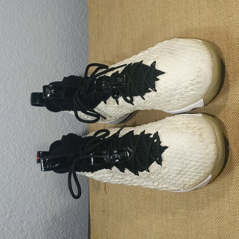 Nike Lebron 15 'Graffiti' Men's Basketball Shoes Sz 12, Black/White - Picture 2 of 8